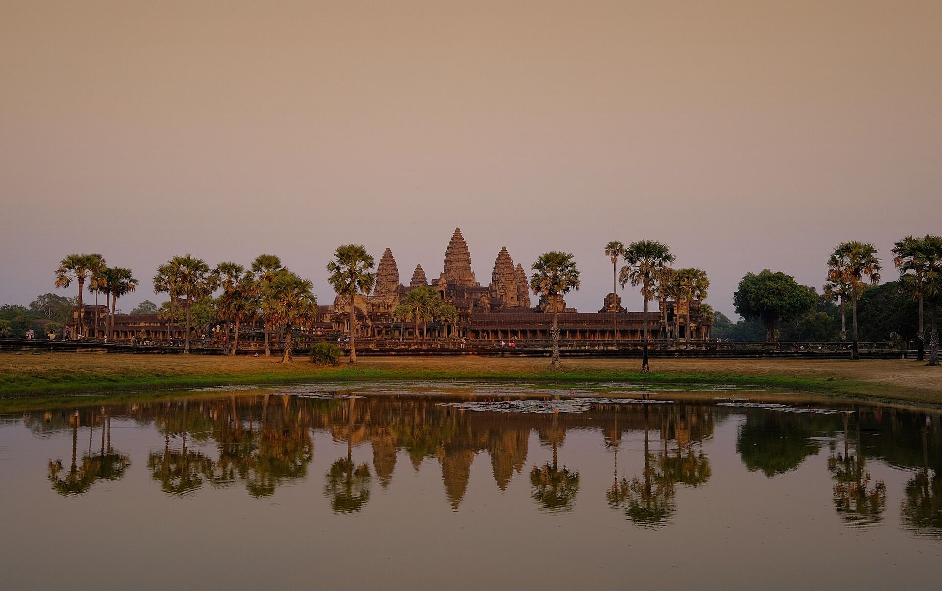 Explore Angkor Wat’s safe cultural landmarks with confidence